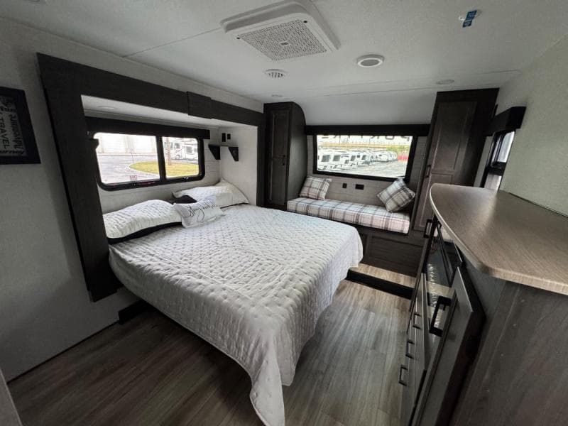 2026 Venture RV 2026 Venture RV SportTrek 5 Touring Edition - thumbnail 22