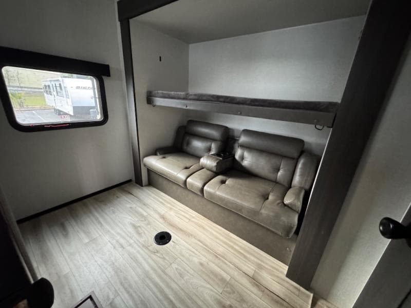 2026 Venture RV 2026 Venture RV SportTrek 5 Touring Edition - thumbnail 31