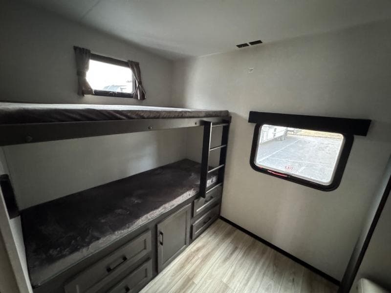 2026 Venture RV 2026 Venture RV SportTrek 5 Touring Edition - thumbnail 33