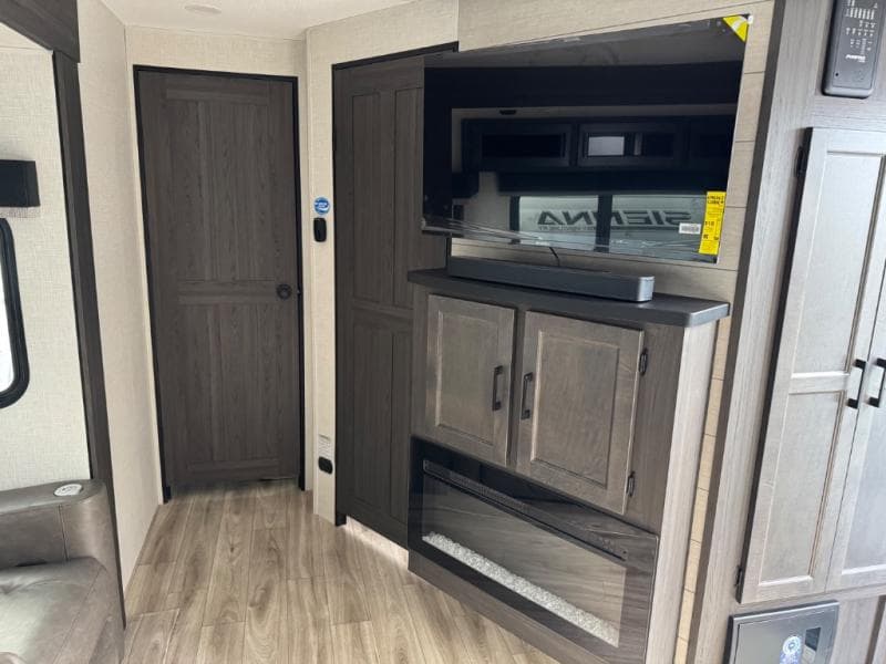 2026 Venture RV 2026 Venture RV SportTrek Touring Edition - thumbnail 16