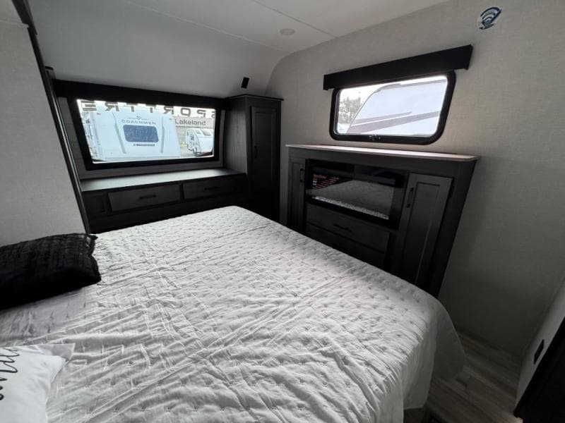 2026 Venture RV 2026 Venture RV SportTrek Touring Edition - thumbnail 17