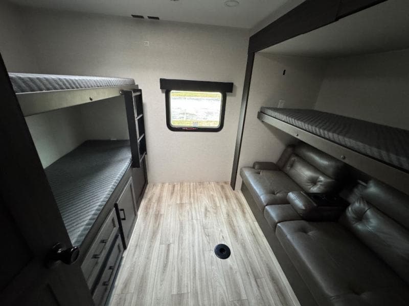 2026 Venture RV 2026 Venture RV SportTrek Touring Edition - thumbnail 18