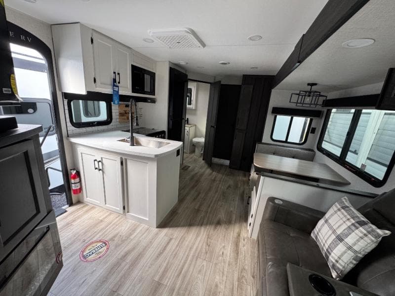 2026 Venture RV 2026 Venture RV SportTrek Touring Edition - thumbnail 7