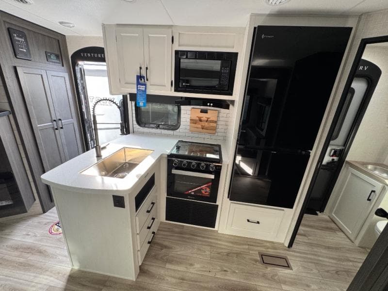 2026 Venture RV 2026 Venture RV SportTrek Touring Edition - thumbnail 9