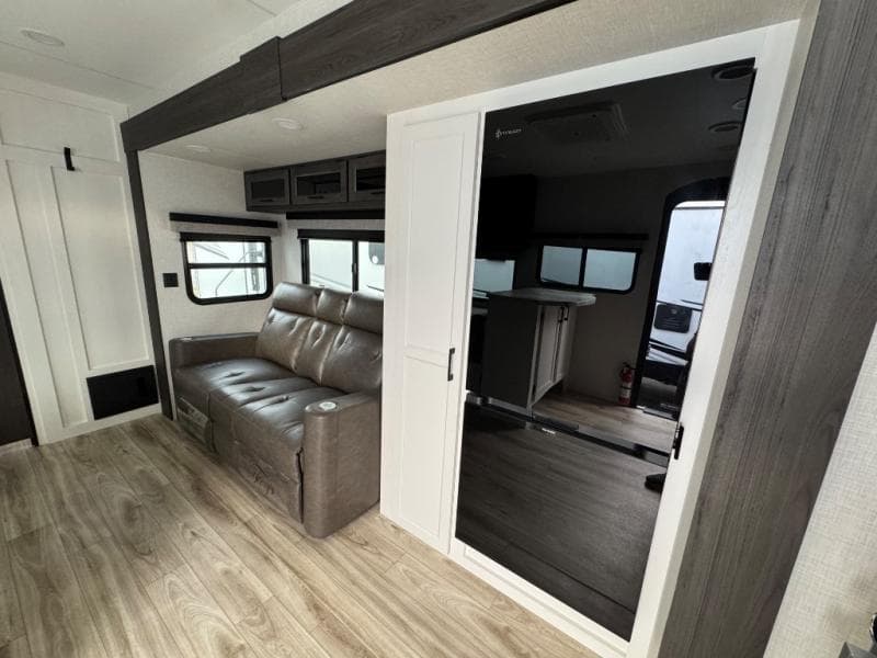 2026 Venture RV 2026 Venture RV SportTrek - thumbnail 14