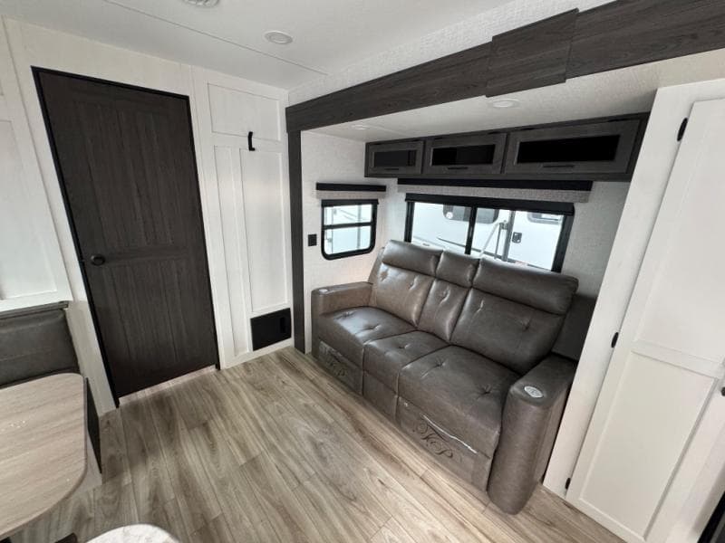 2026 Venture RV 2026 Venture RV SportTrek - thumbnail 16