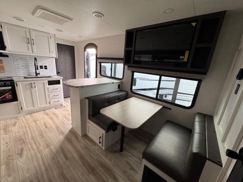 2026 Venture RV 2026 Venture RV SportTrek - thumbnail 17