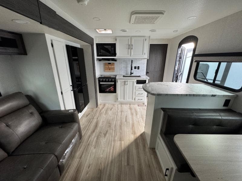 2026 Venture RV 2026 Venture RV SportTrek - thumbnail 10