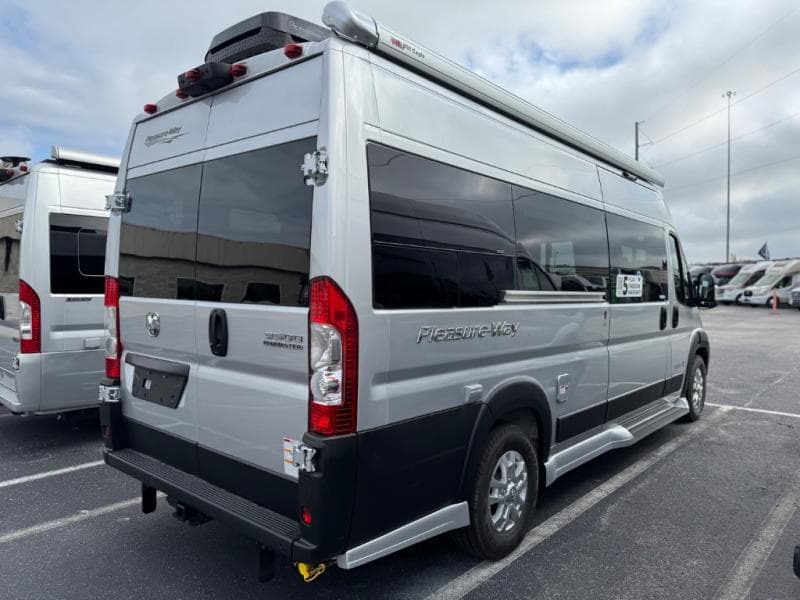 2026 Pleasure-Way 2026 Pleasure-Way Lexor - thumbnail 4