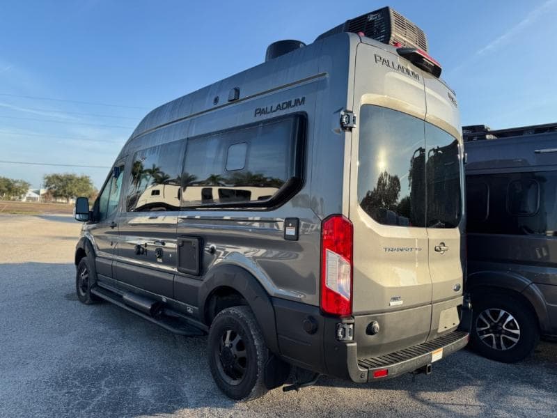 2026 Thor Motor Coach 2026 Thor Motor Coach Palladium - thumbnail 4