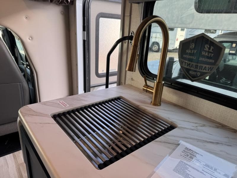 2026 Thor Motor Coach 2026 Thor Motor Coach Quantum - thumbnail 12