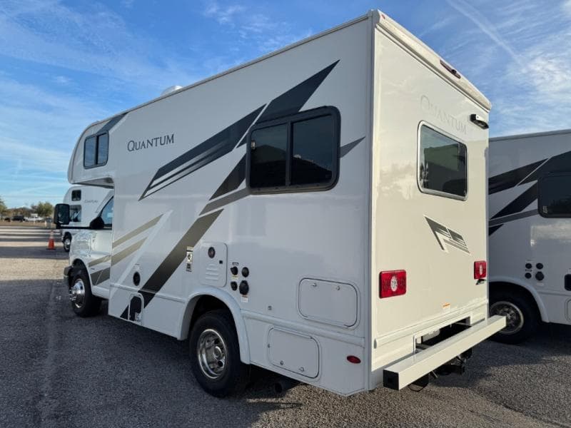 2026 Thor Motor Coach 2026 Thor Motor Coach Quantum - thumbnail 3