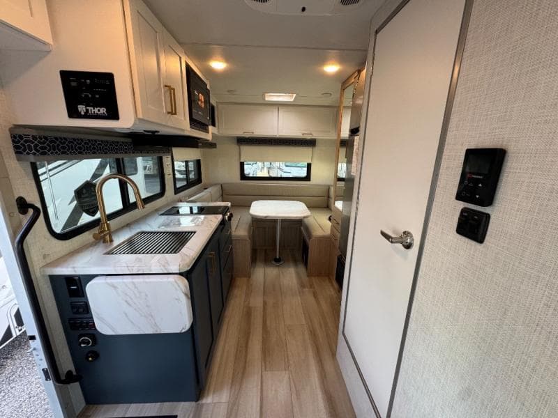 2026 Thor Motor Coach 2026 Thor Motor Coach Quantum - thumbnail 7