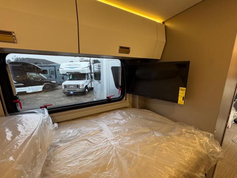 2026 Winnebago 2026 Winnebago Navion - thumbnail 12