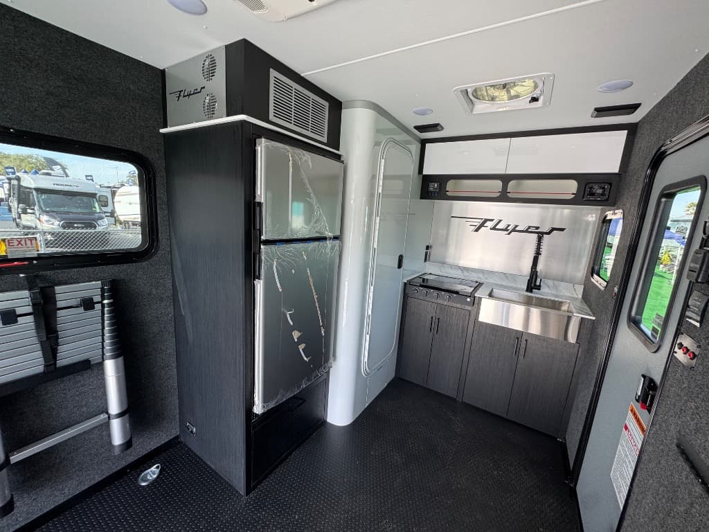 2026 inTech RV 2026 inTech RV Flyer Toy Hauler Expandable - thumbnail 6