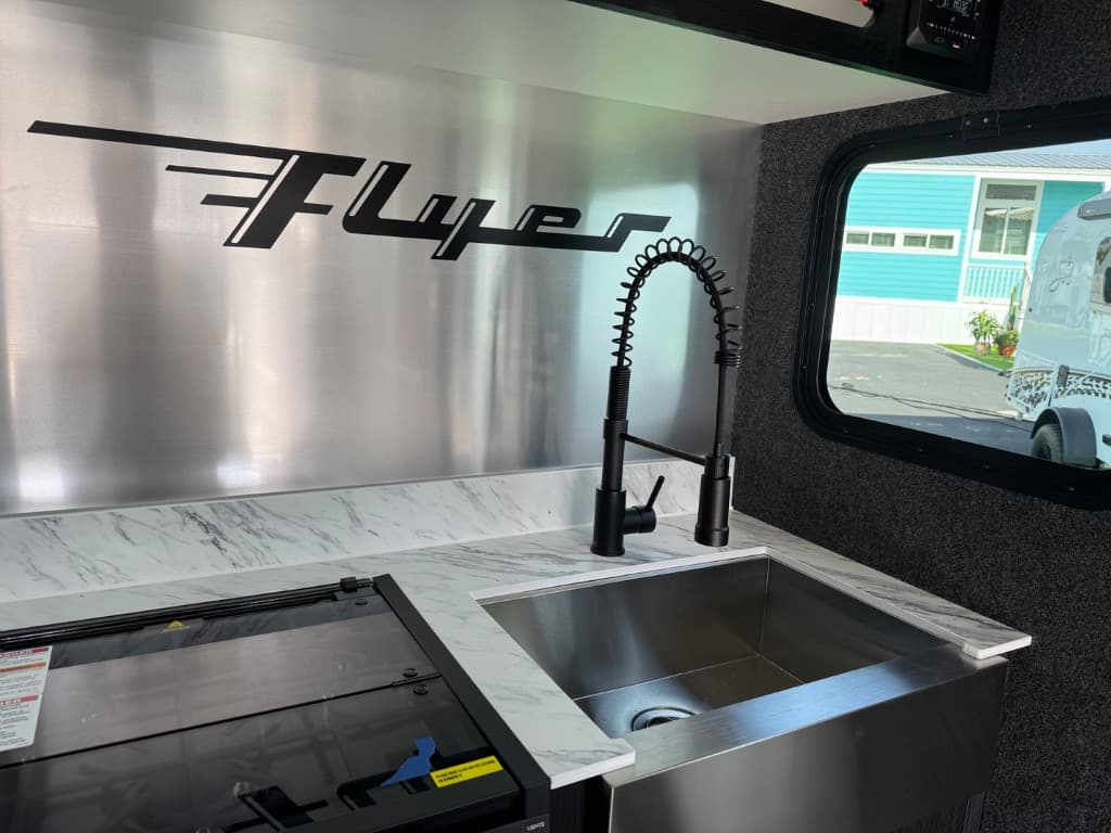 2026 inTech RV 2026 inTech RV Flyer Toy Hauler Expandable - thumbnail 9