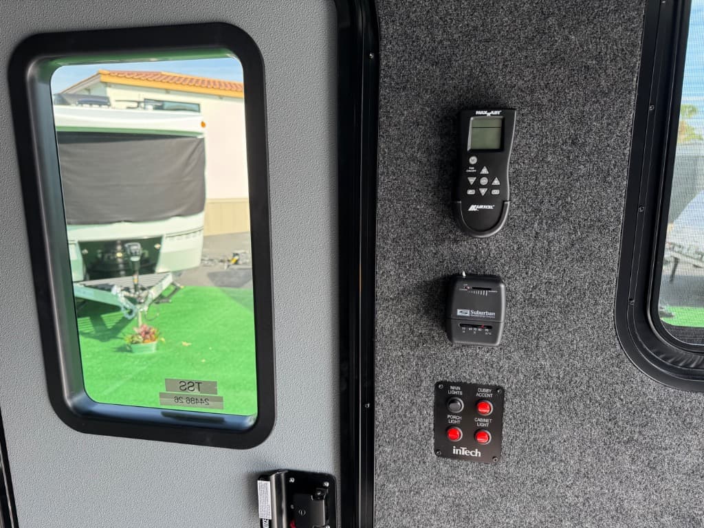 2026 inTech RV 2026 inTech RV Flyer Toy Hauler Expandable - thumbnail 9