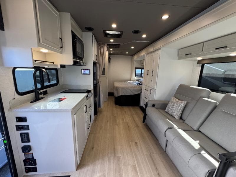 2027 Renegade 2027 Renegade Villagio - thumbnail 5