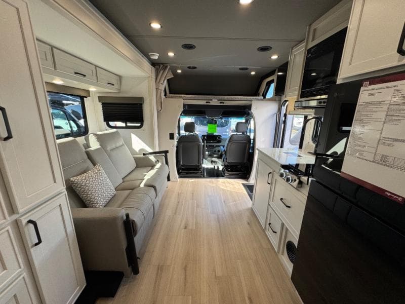 2027 Renegade 2027 Renegade Villagio - thumbnail 6