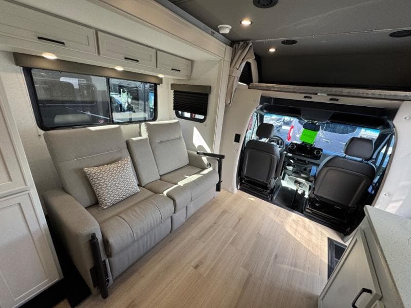 2027 Renegade 2027 Renegade Villagio - thumbnail 11