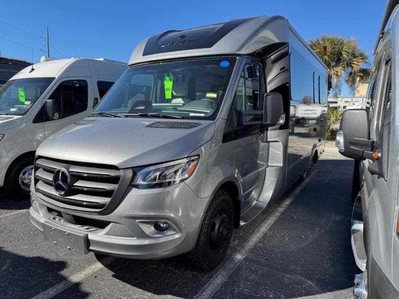 2026 Leisure Travel Vans 2026 Leisure Travel Vans Unity - thumbnail 3