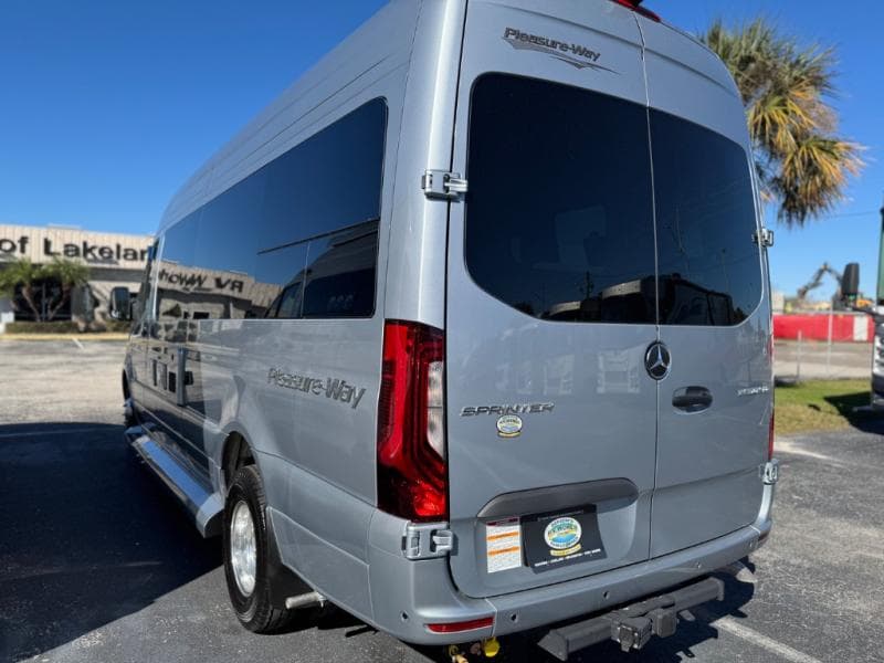 2026 Pleasure-Way 2026 Pleasure-Way Plateau - thumbnail 3