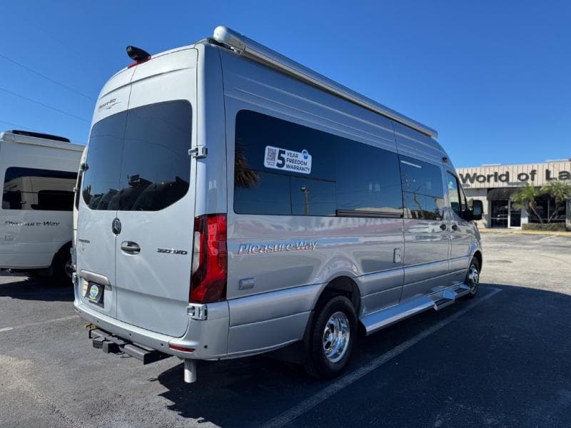 2026 Pleasure-Way 2026 Pleasure-Way Plateau - thumbnail 4