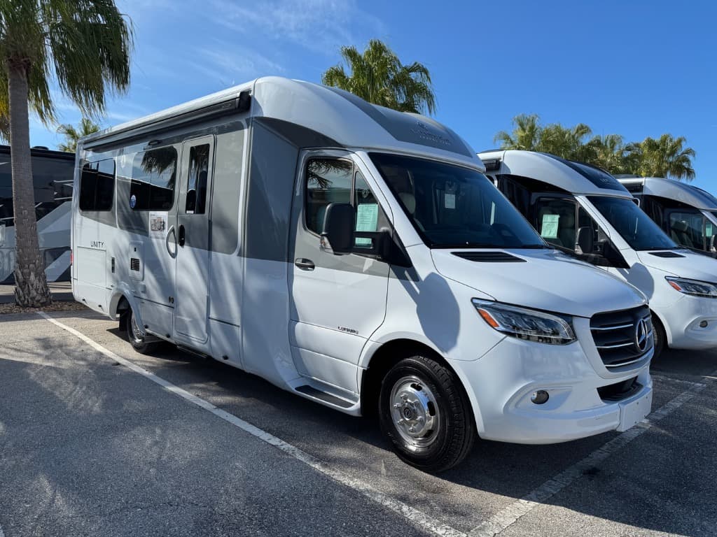 2026 Leisure Travel Vans Unity 24CB