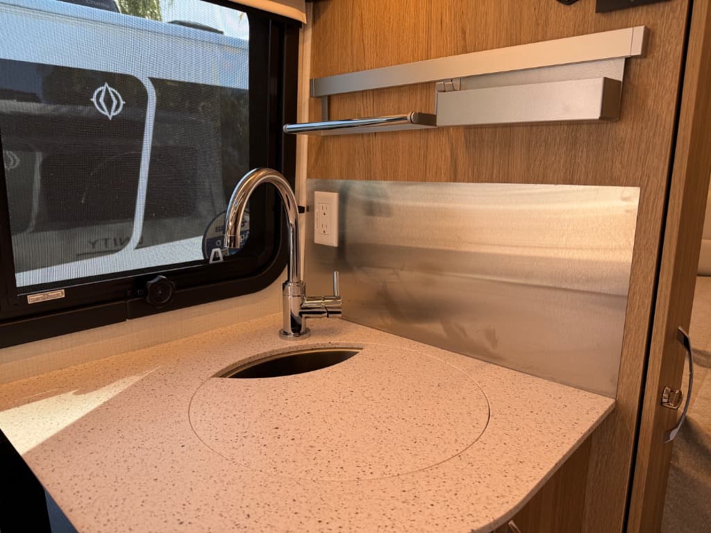 2026 Leisure Travel Vans 2026 Leisure Travel Vans Unity - thumbnail 11