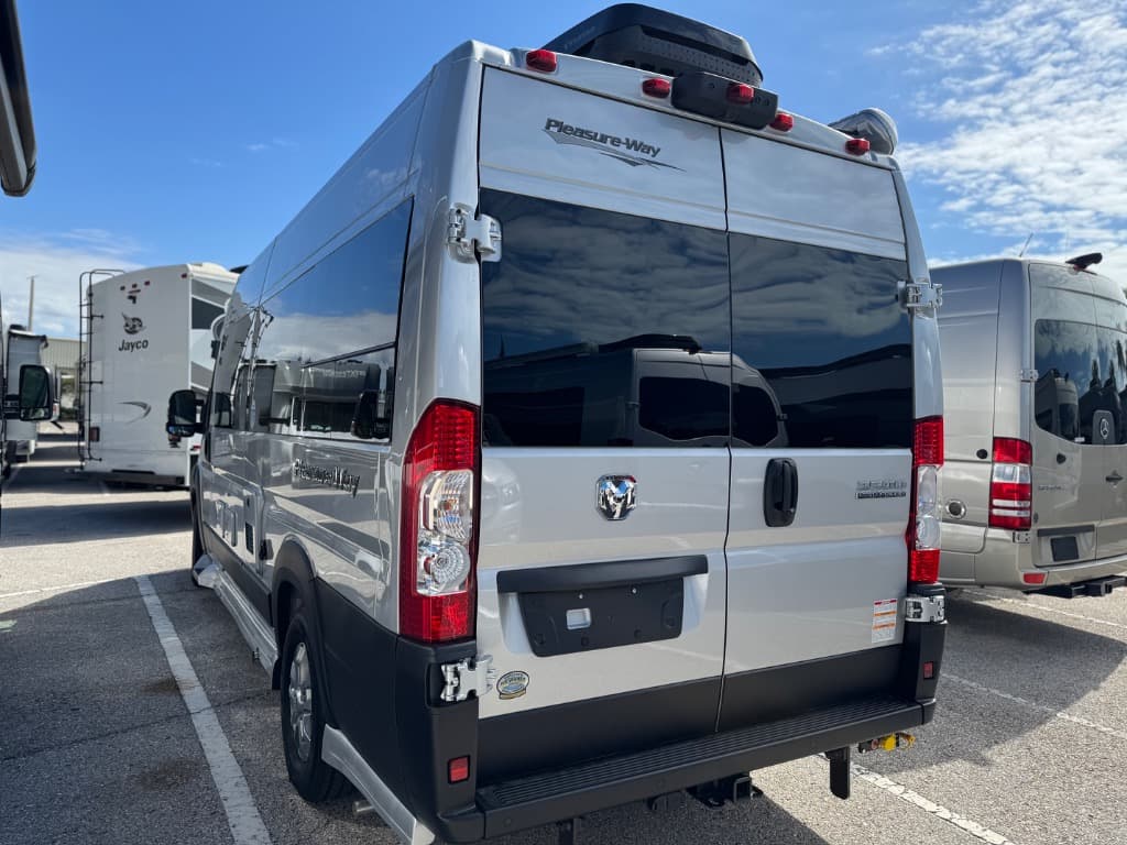 2026 Pleasure-Way 2026 Pleasure-Way Lexor - thumbnail 4