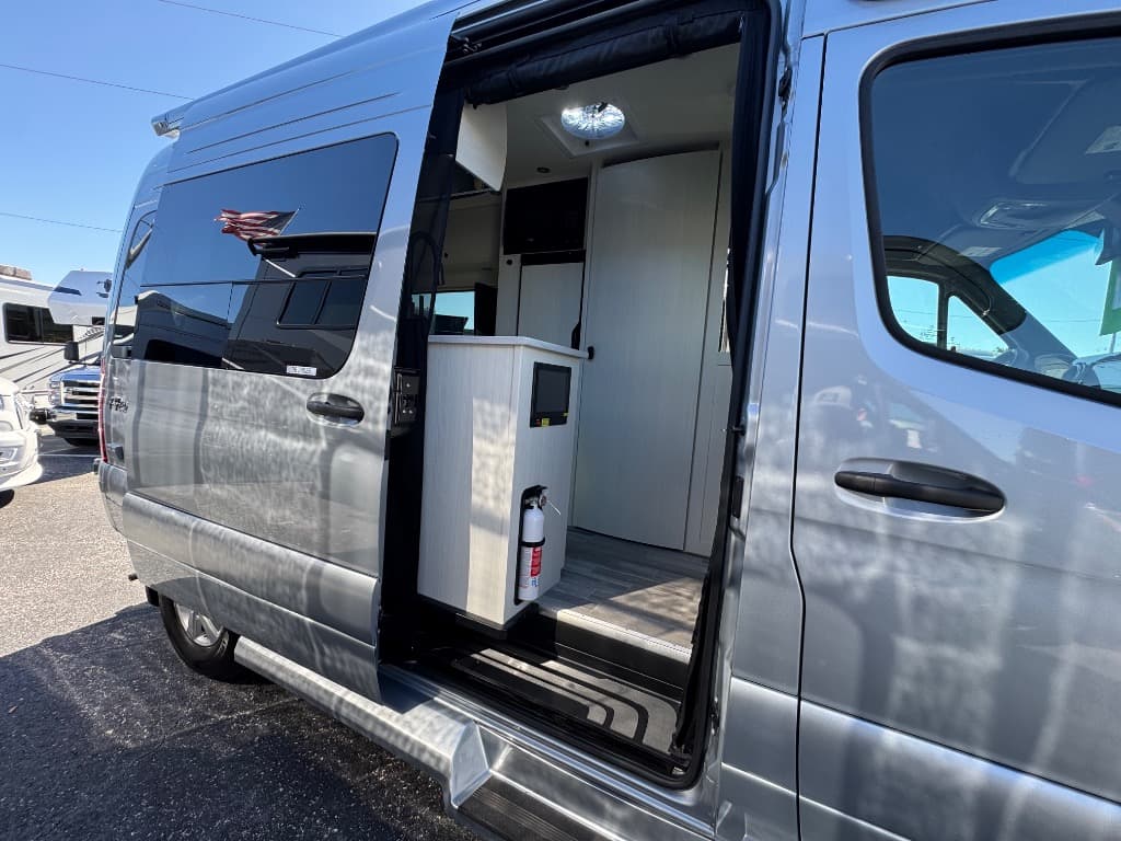 2026 Pleasure-Way 2026 Pleasure-Way Ascent - thumbnail 5