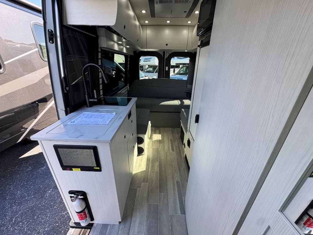 2026 Pleasure-Way 2026 Pleasure-Way Ascent - thumbnail 7