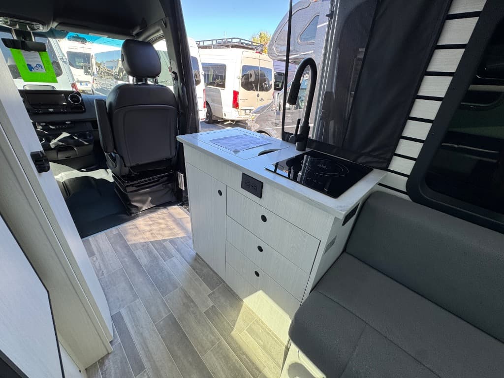 2026 Pleasure-Way 2026 Pleasure-Way Ascent - thumbnail 9