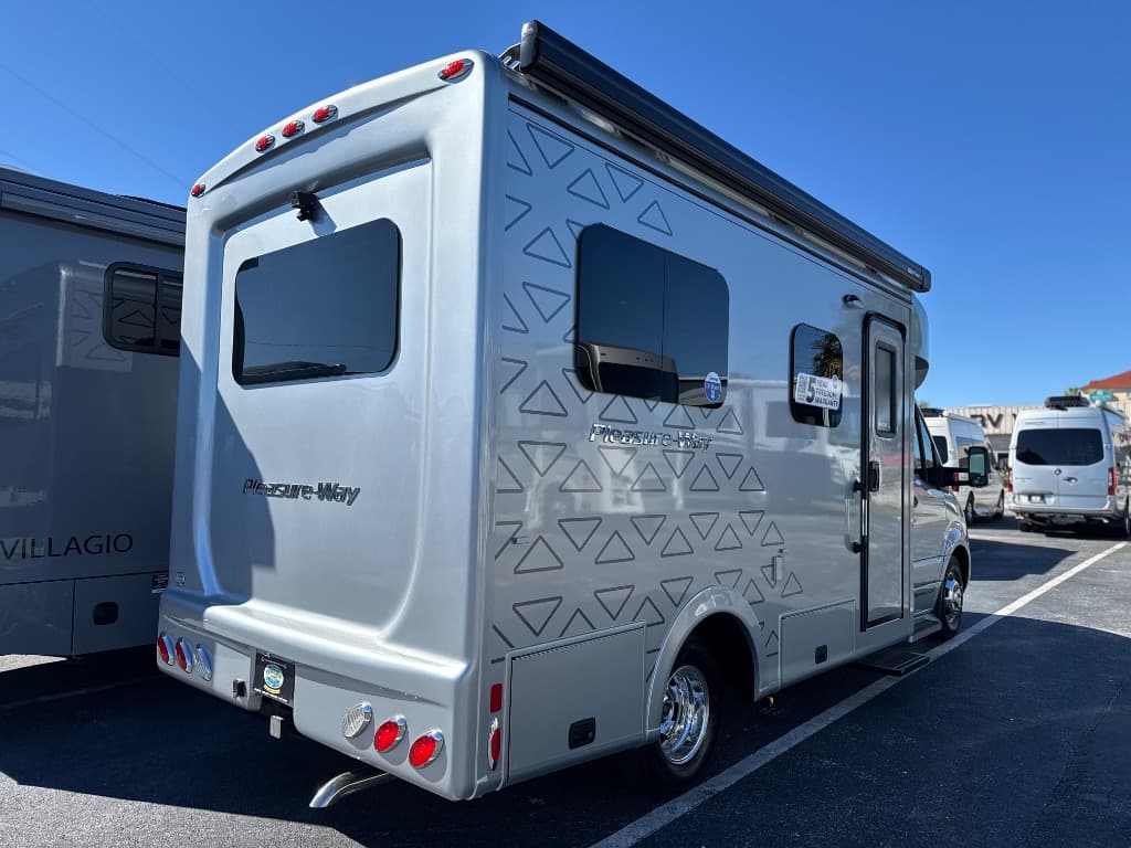 2026 Pleasure-Way 2026 Pleasure-Way Plateau - thumbnail 5