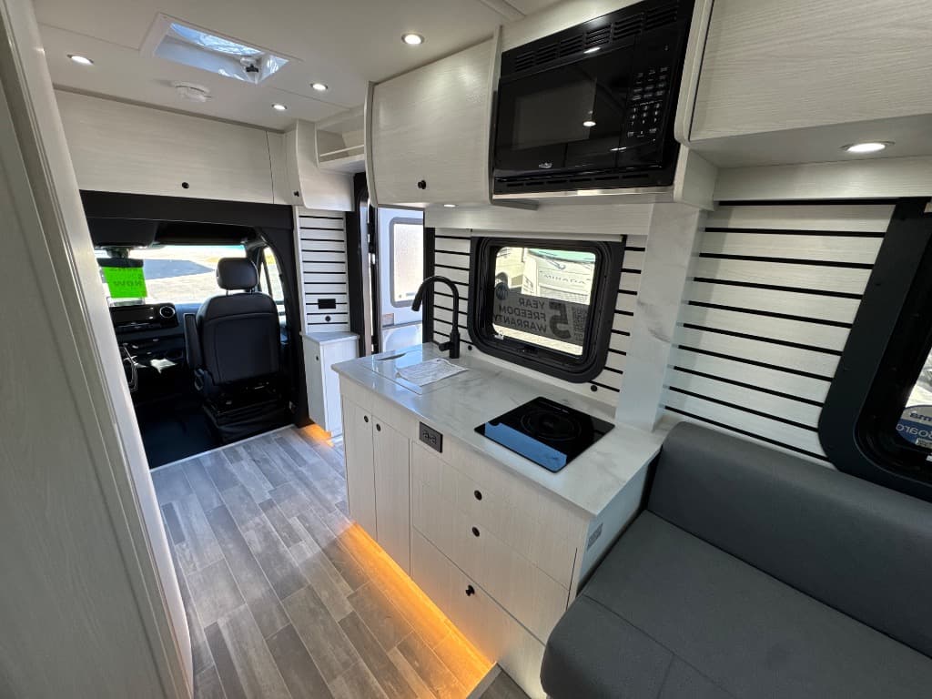 2026 Pleasure-Way 2026 Pleasure-Way Plateau - thumbnail 9