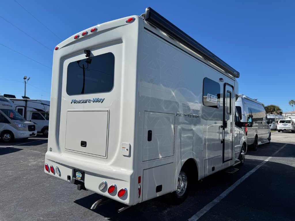 2026 Pleasure-Way 2026 Pleasure-Way Plateau - thumbnail 4