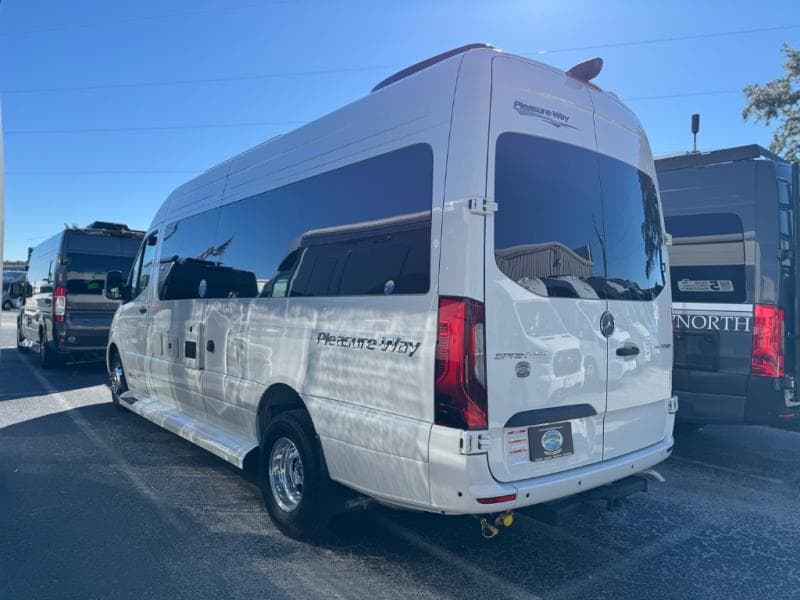 2026 Pleasure-Way 2026 Pleasure-Way Plateau - thumbnail 3