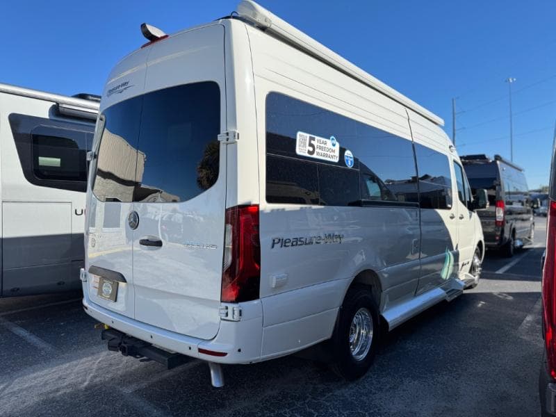 2026 Pleasure-Way 2026 Pleasure-Way Plateau - thumbnail 4