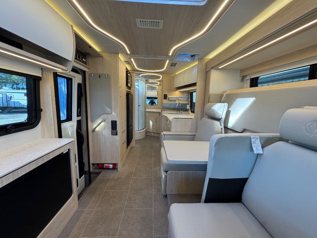 2026 Leisure Travel Vans 2026 Leisure Travel Vans Unity - thumbnail 4