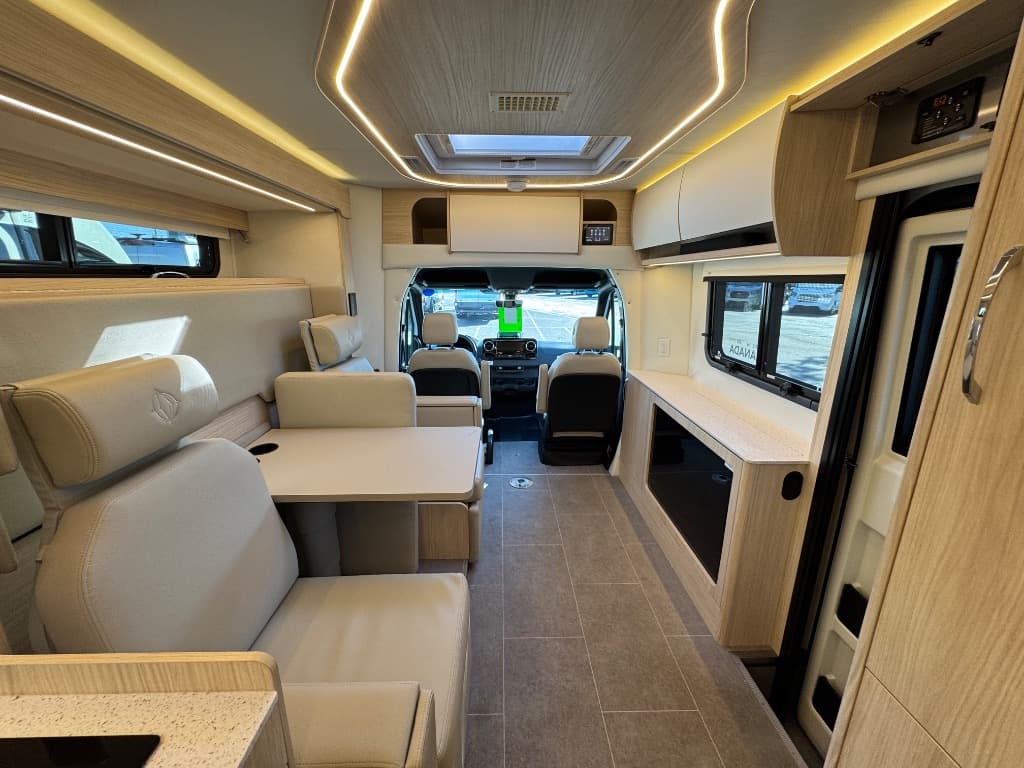 2026 Leisure Travel Vans 2026 Leisure Travel Vans Unity - thumbnail 5