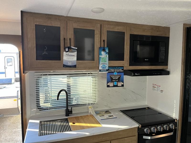 2024 Coachmen 2024 Coachmen Freedom Express - thumbnail 11