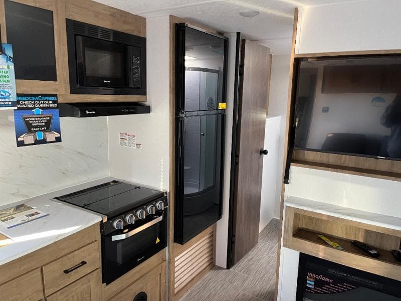 2024 Coachmen 2024 Coachmen Freedom Express - thumbnail 13