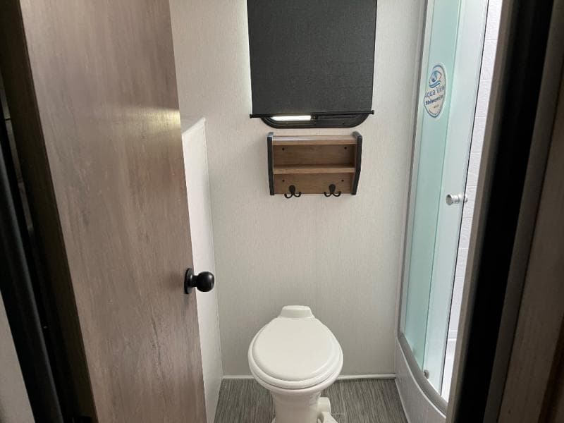 2024 Coachmen 2024 Coachmen Freedom Express - thumbnail 18