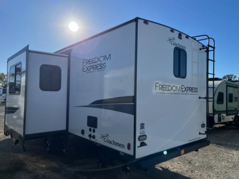 2024 Coachmen 2024 Coachmen Freedom Express - thumbnail 4
