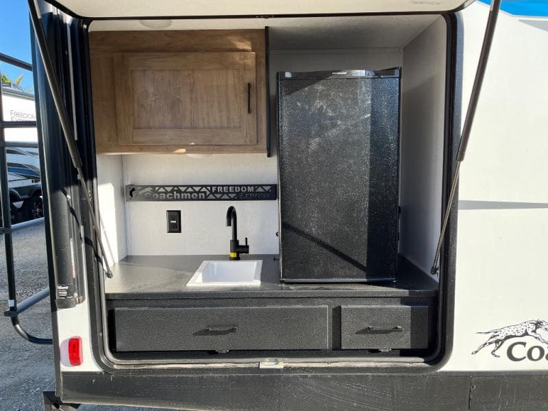 2024 Coachmen 2024 Coachmen Freedom Express - thumbnail 7