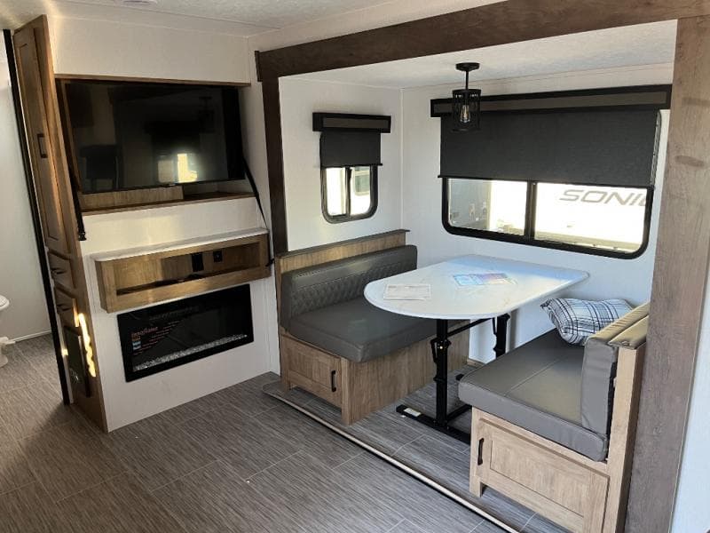 2024 Coachmen 2024 Coachmen Freedom Express - thumbnail 9