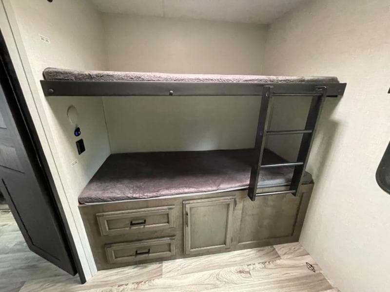 2024 Venture RV 2024 Venture RV SportTrek - thumbnail 24