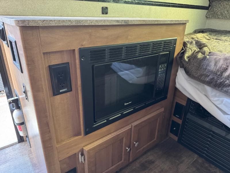 2018 Rockwood 2018 Rockwood Hard Side High Wall - thumbnail 10