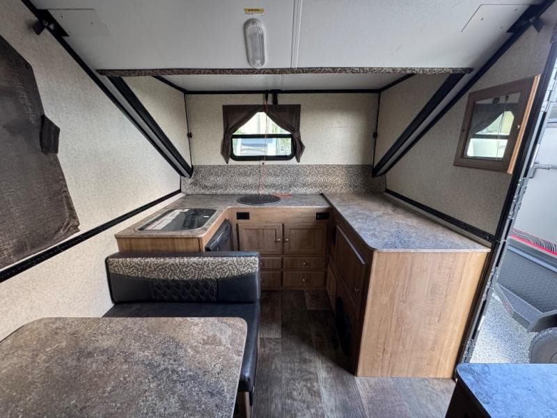 2018 Rockwood 2018 Rockwood Hard Side High Wall - thumbnail 7