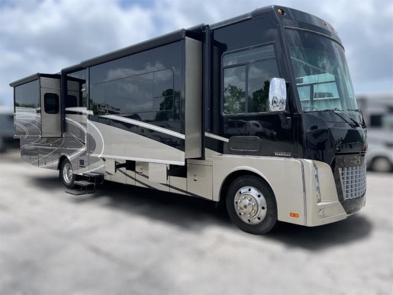 2017 Winnebago VENŪ 37F